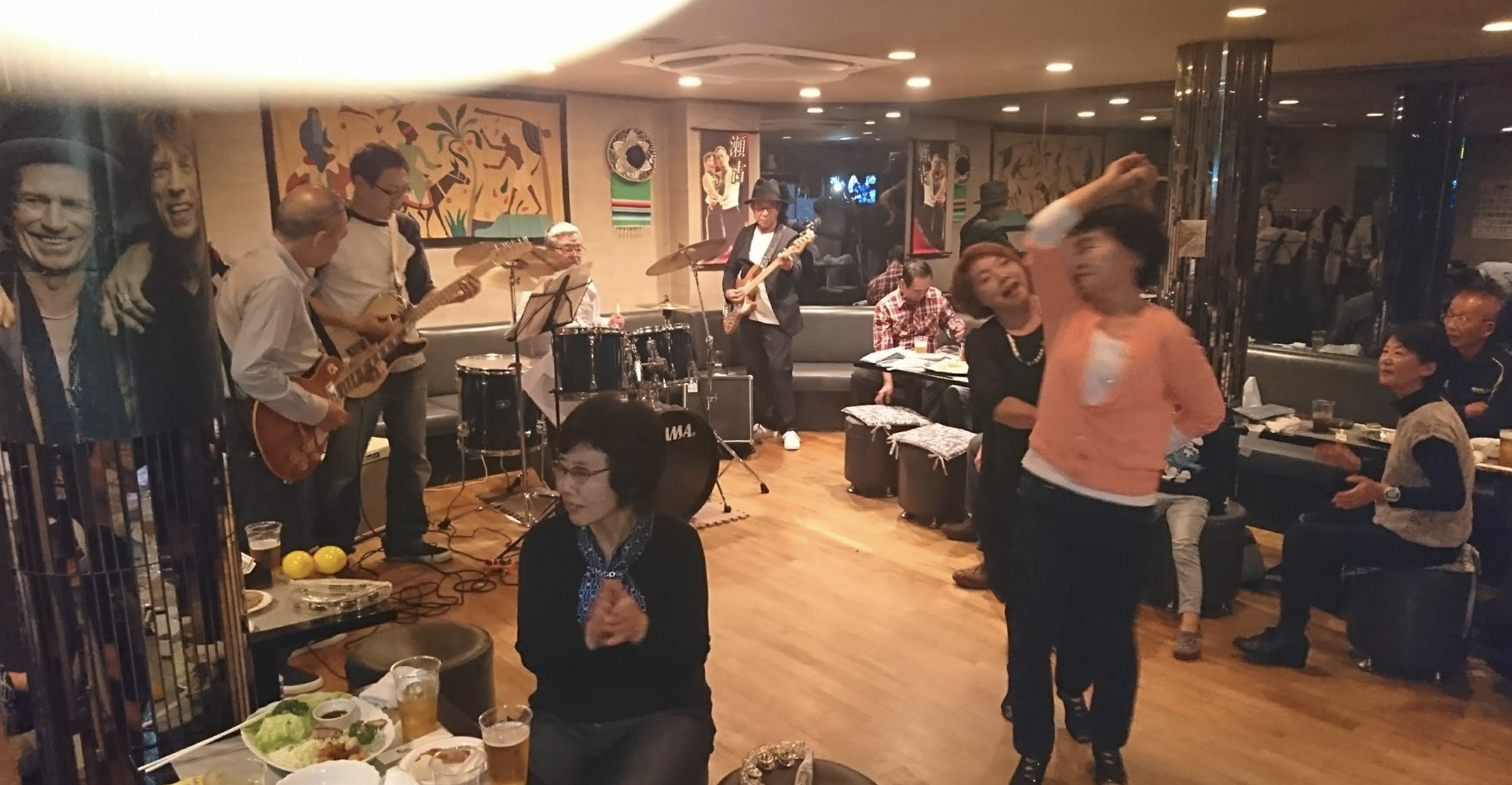 カラオケスナック ちゃら 店内写真